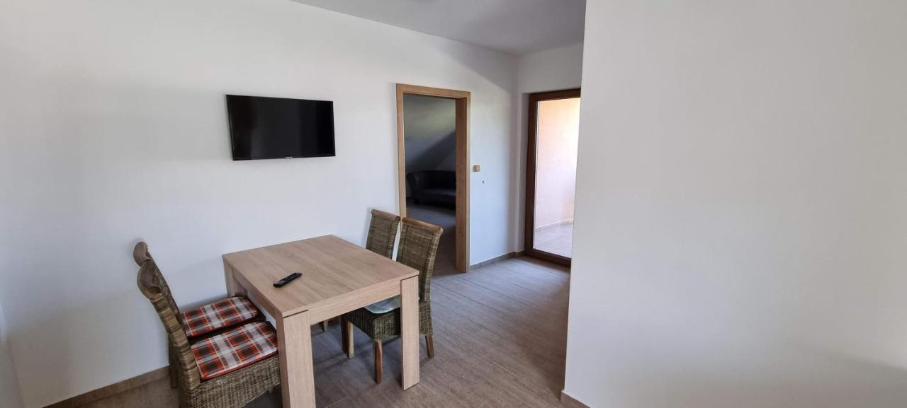 Apartmány Adieu 2 Třeboň Esterno foto